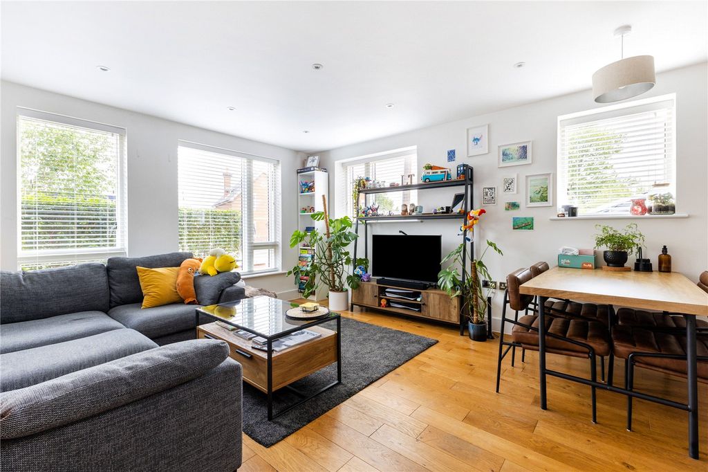 Additional image 6 of 2 bed flat for saleSydenham Road, Guildford, Surrey GU1