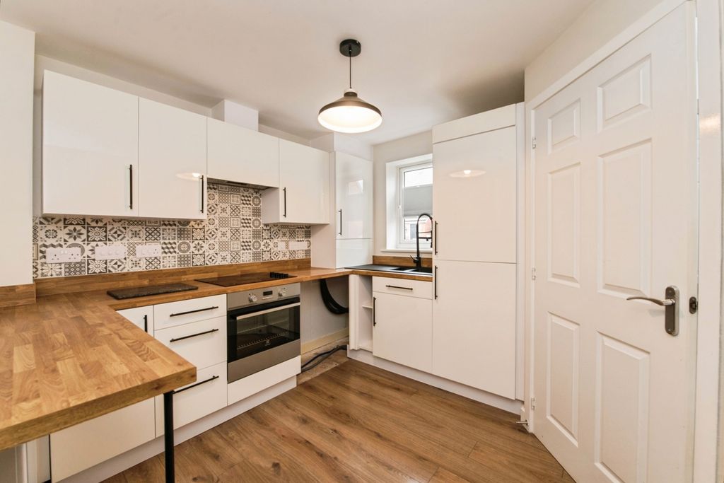 Property photo 2 of 20 Pbox-Img.Jpg