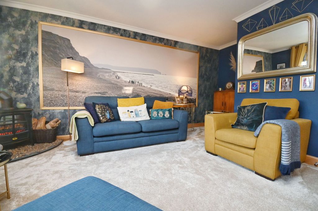 Property photo 3 of 35