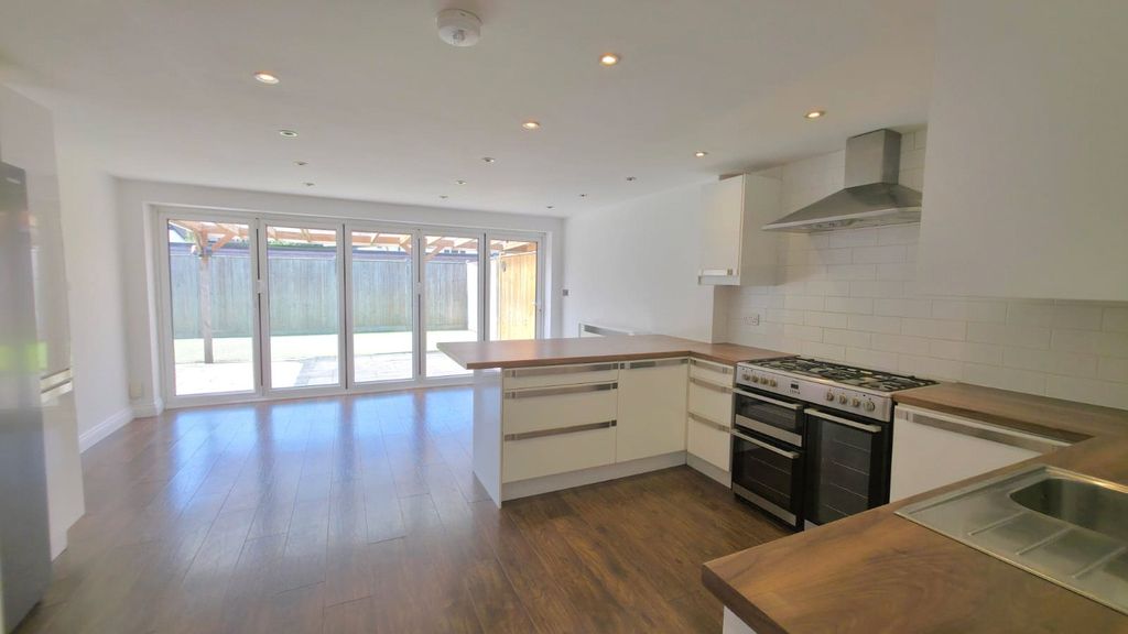Property photo 2 of 23 Picture No. 06