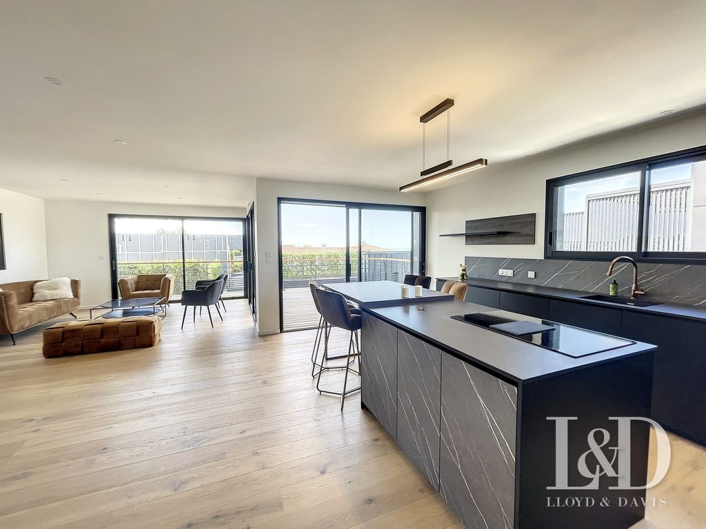 Property photo 2 of 26