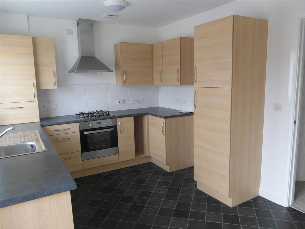 Property photo 3 of 12 27 Sorrel Kitchen.Jpg