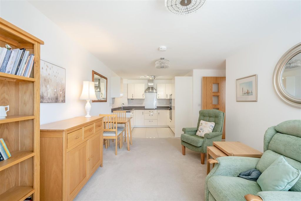 Property photo 3 of 19 8690570-Interior14.Jpg