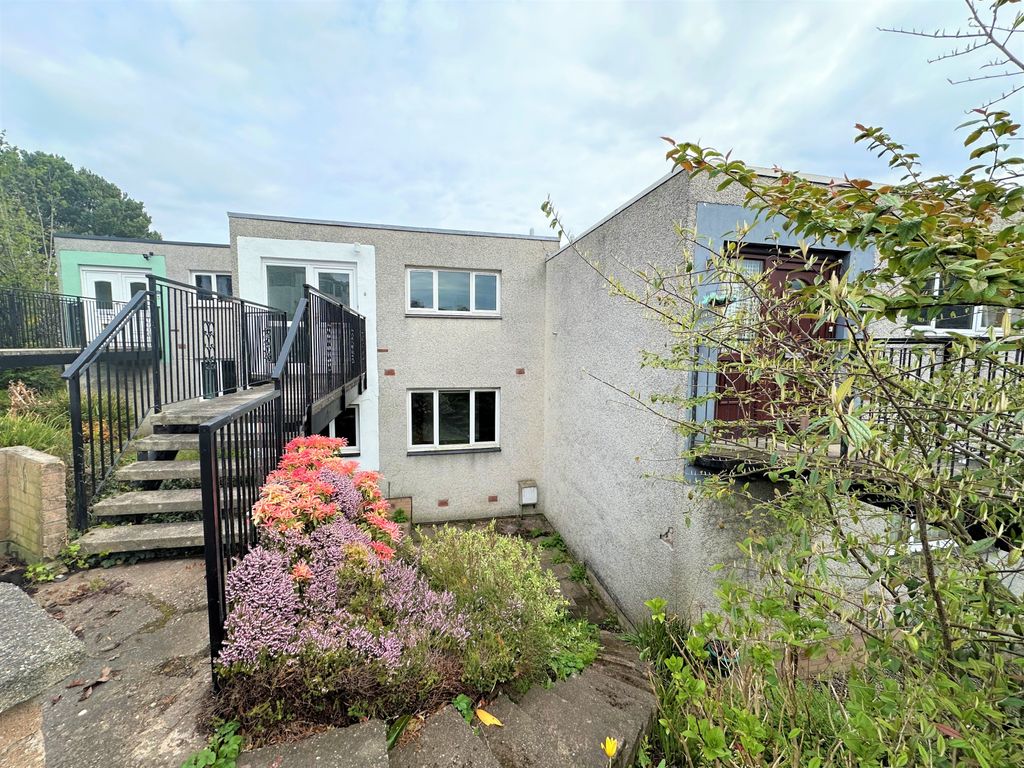 Property photo 2 of 24