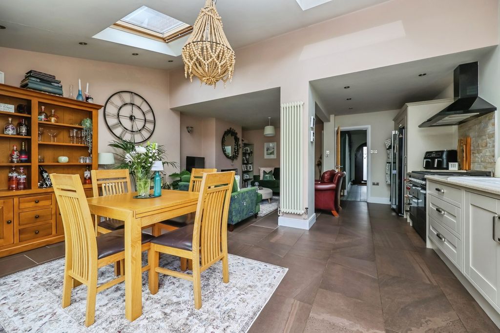 Property photo 3 of 22 Pbox-Img.Jpg