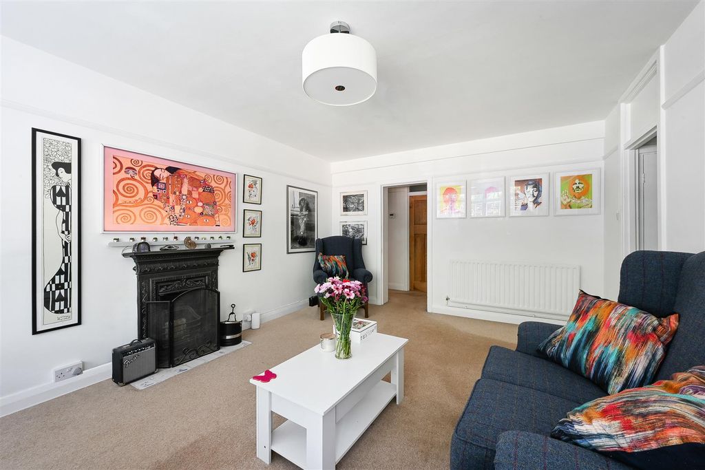 Property photo 3 of 19 Tabor Court (11).Jpg