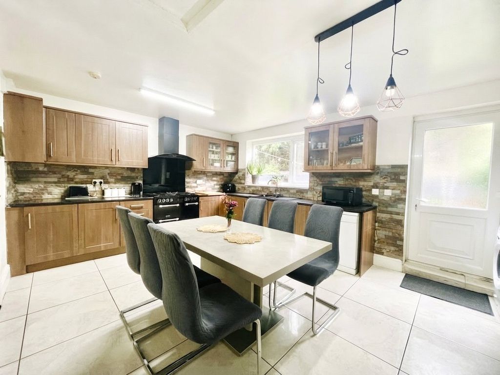Property photo 2 of 21 Dining Kitchen