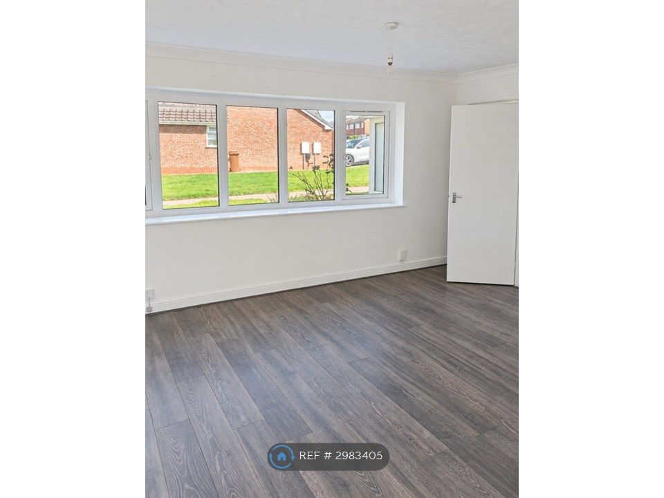 Property photo 2 of 14 Living Room View 1