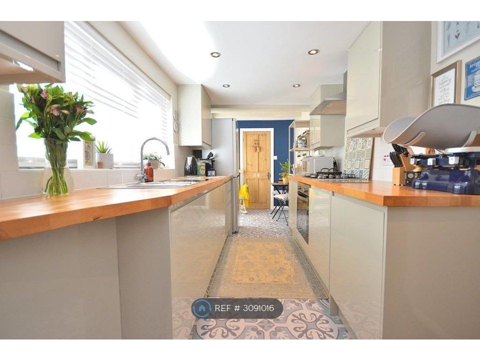 Property photo 1 of 19 Kitchen