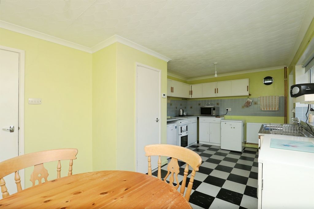 Property photo 3 of 18