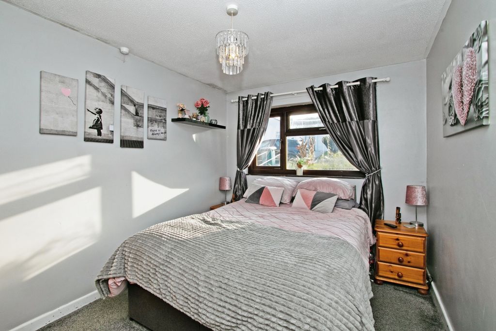 Property photo 2 of 17 Photography