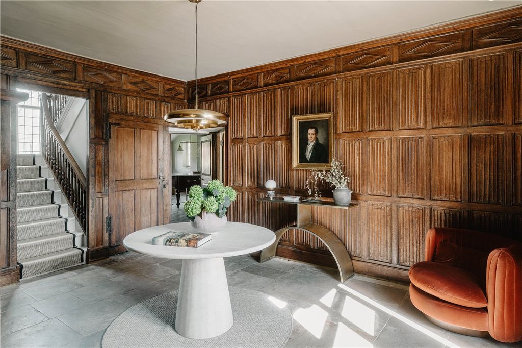 Property photo 3 of 15 Entrance Hall