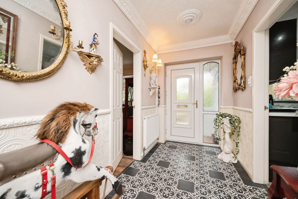 Property photo 2 of 28 Pbox-Img.Jpg