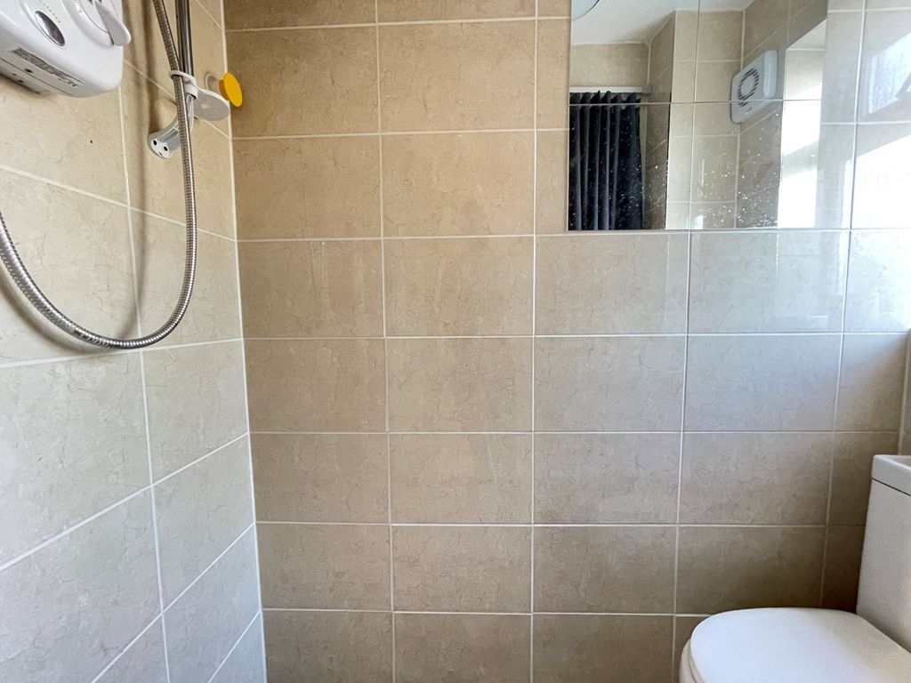 Property photo 3 of 11 Bathroom