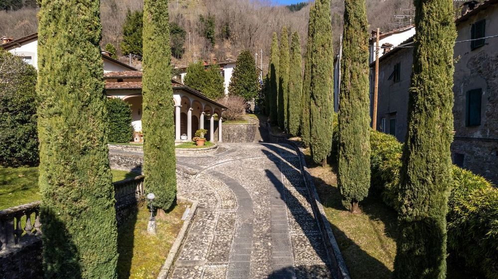 Property photo 3 of 40