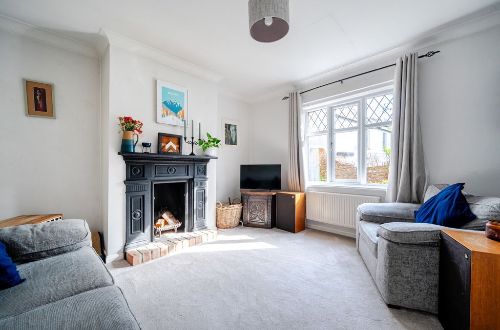 Property photo 2 of 18 1439997-18-69d776...