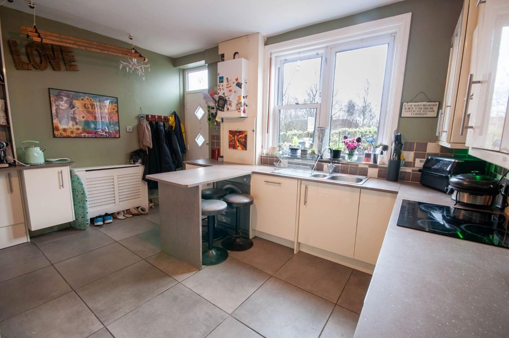 Property photo 2 of 23 Breakfast Kitchen