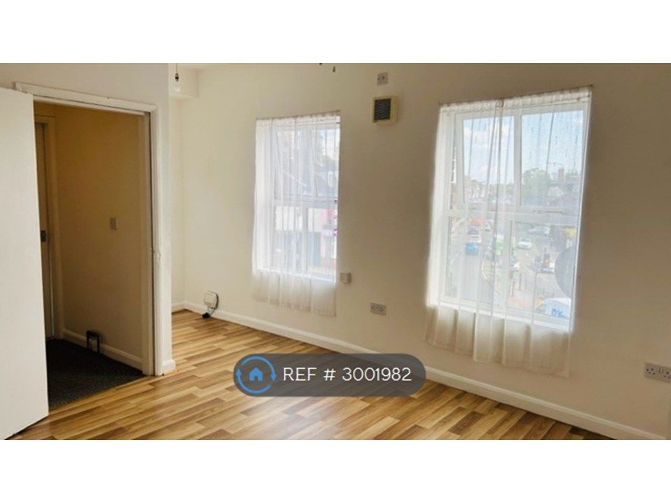 Property photo 1 of 16 Living Room