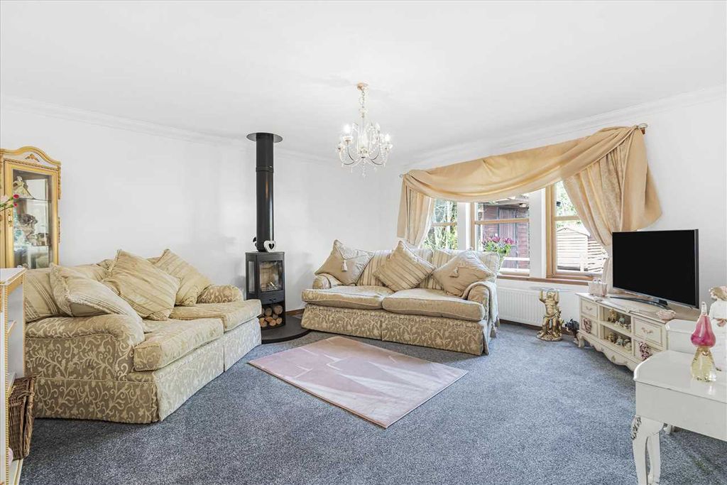 Property photo 2 of 23