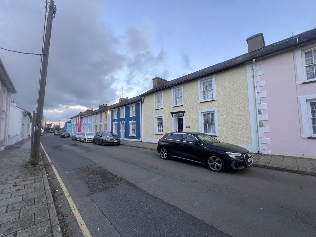 Property photo 2 of 28