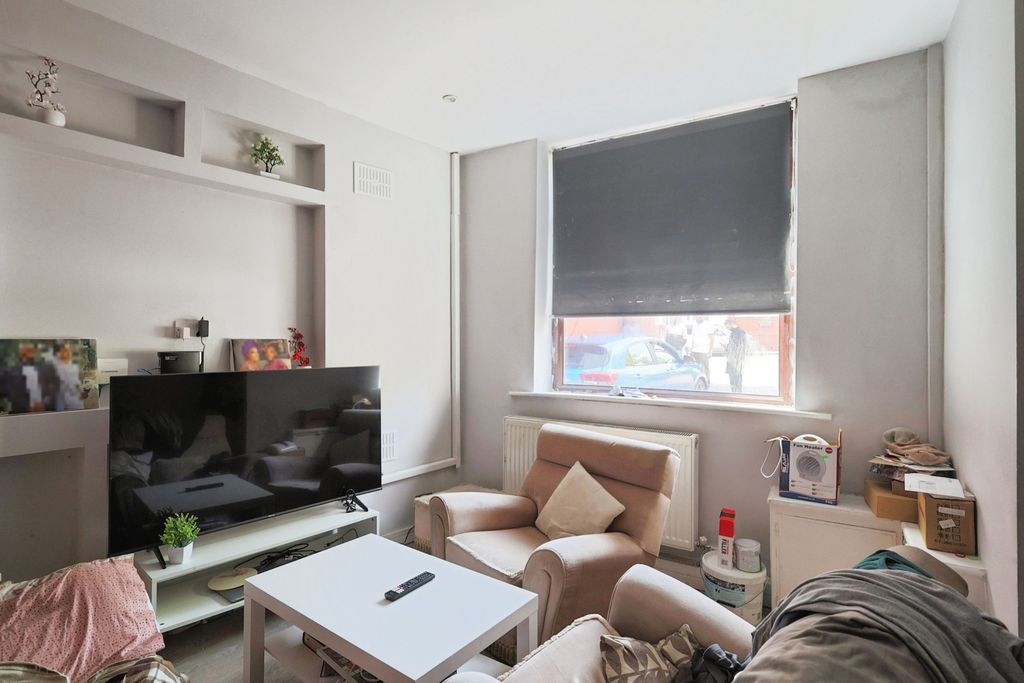 Property photo 3 of 17 Photo