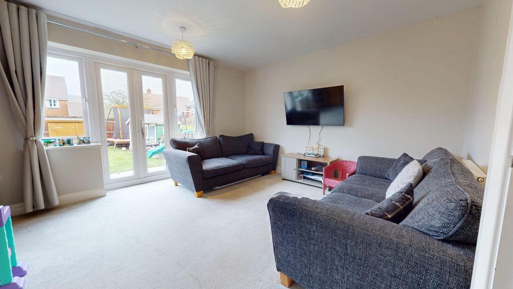 Property photo 3 of 16 4805172