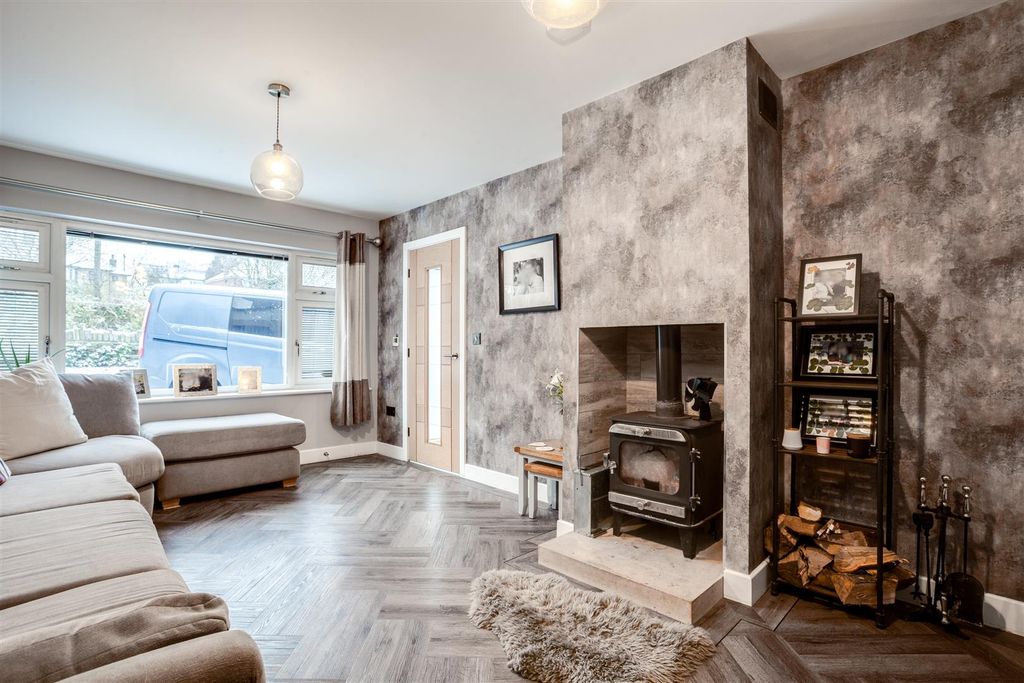 Property photo 3 of 34 Living Room