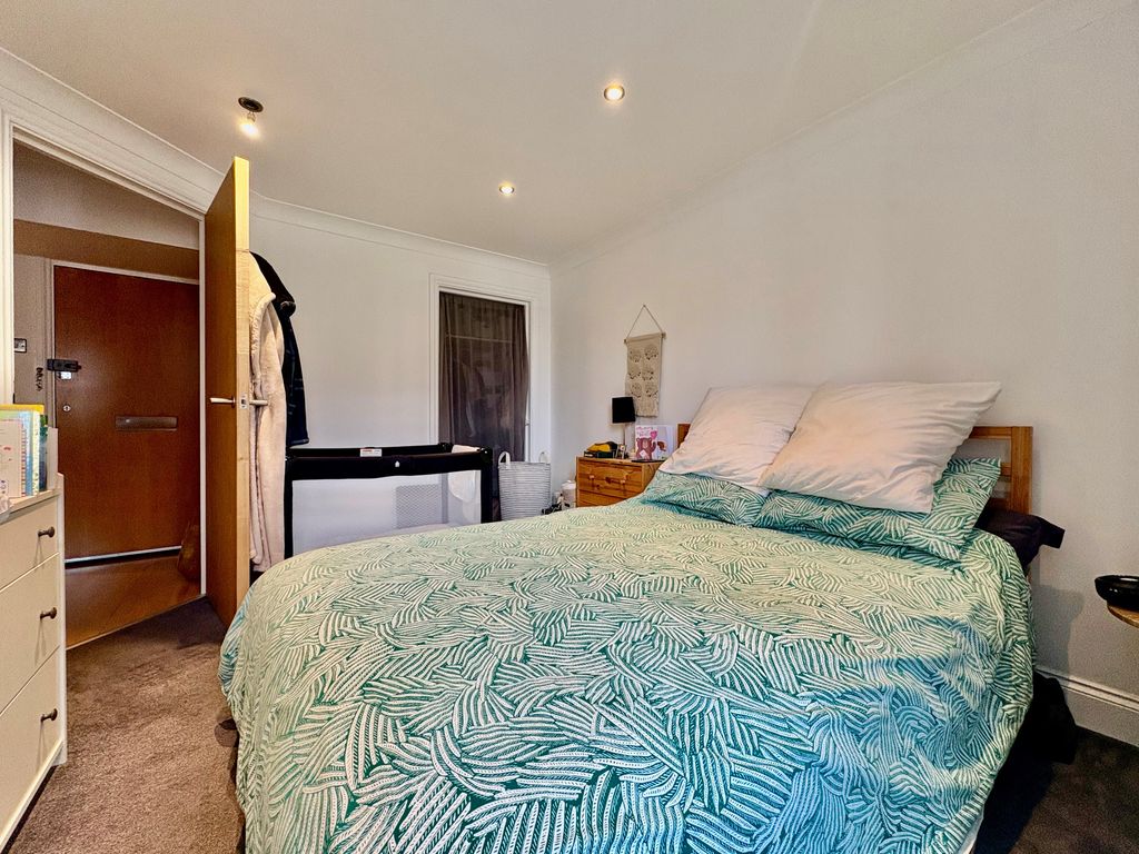 Property photo 2 of 7 Bathroom