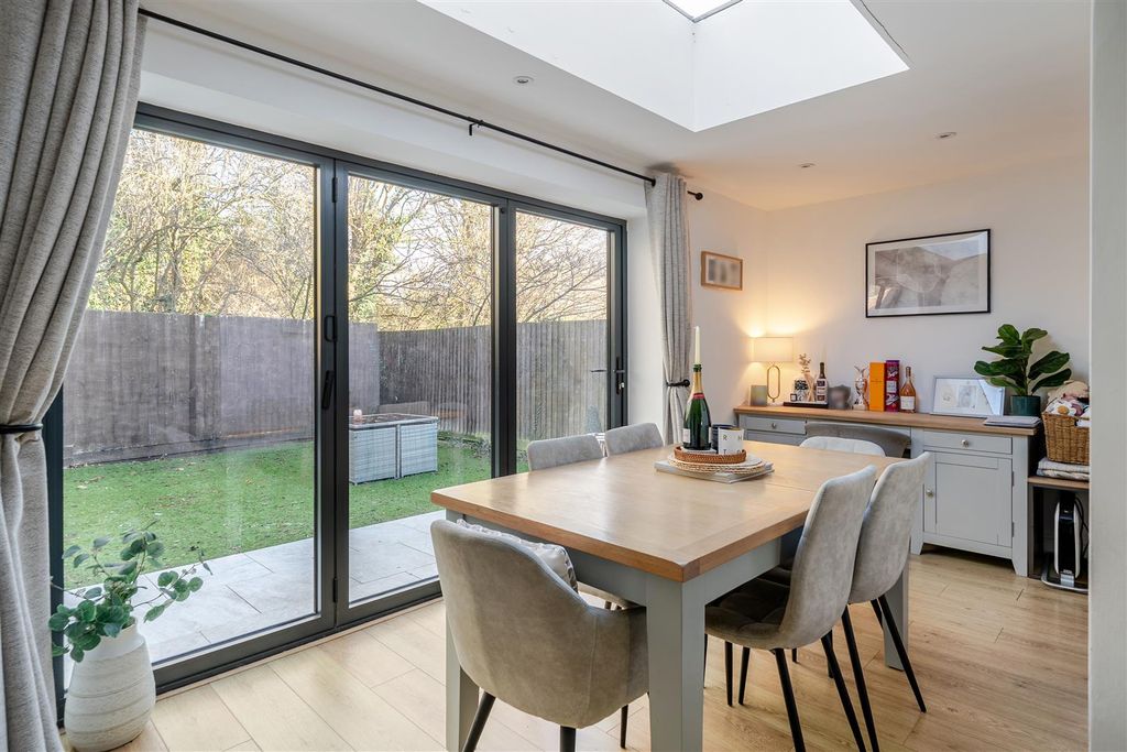 Property photo 3 of 21 Dining Area