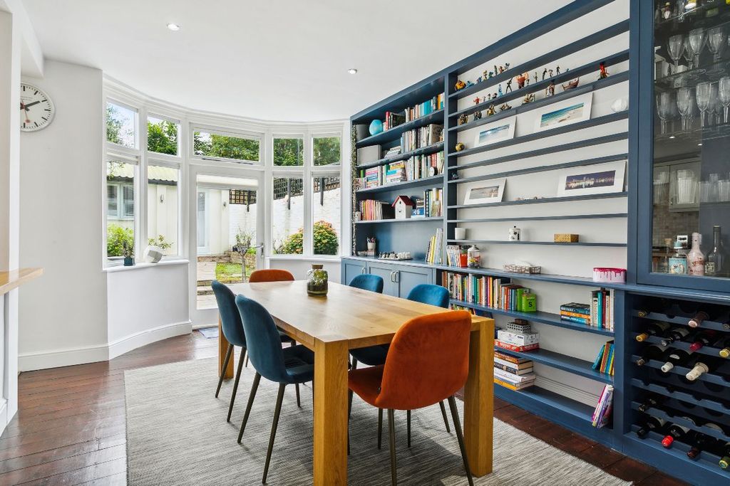 Property photo 3 of 21