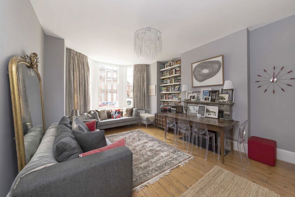 Property photo 2 of 8