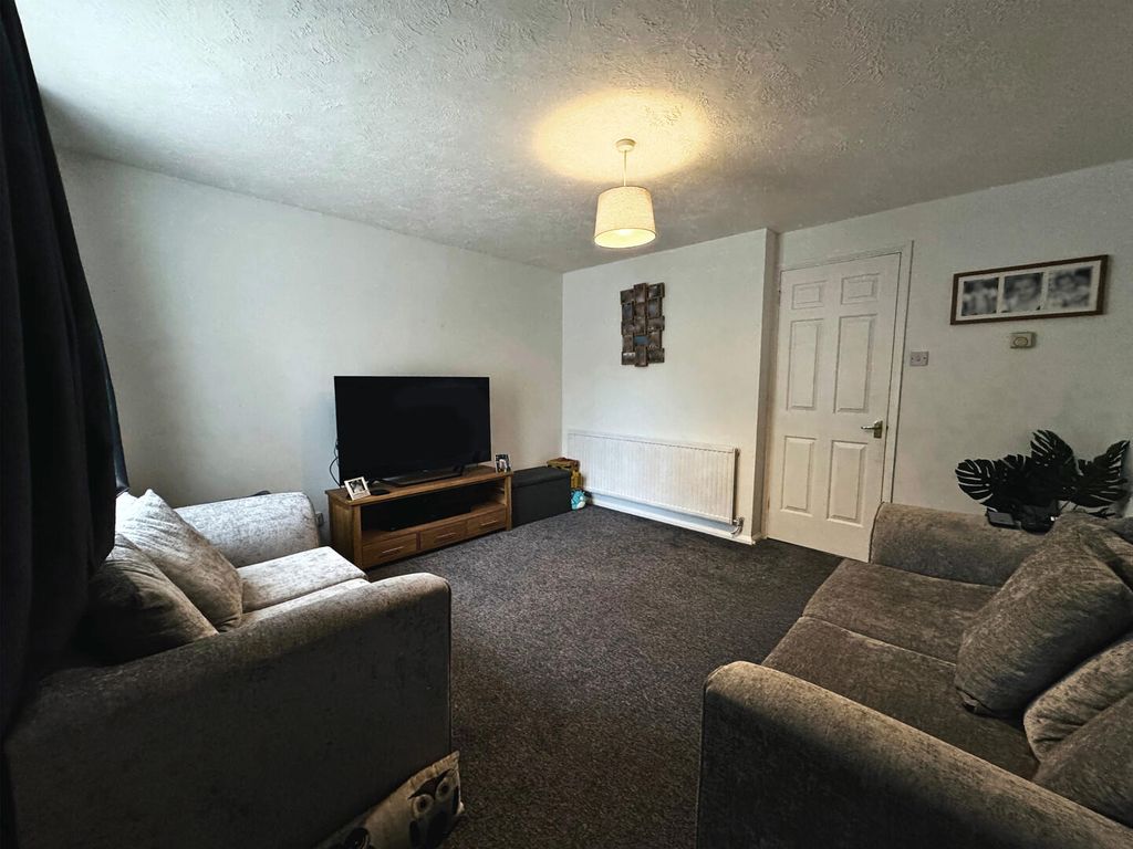 Property photo 2 of 10 Living Room