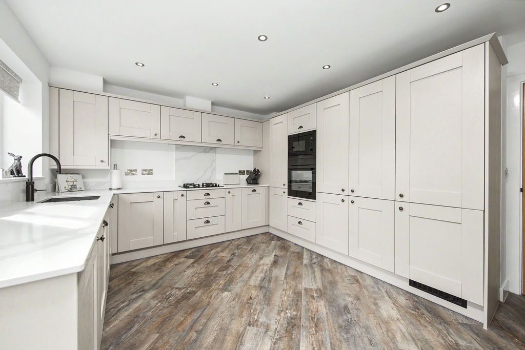 Property photo 2 of 31 Kitchen Diner