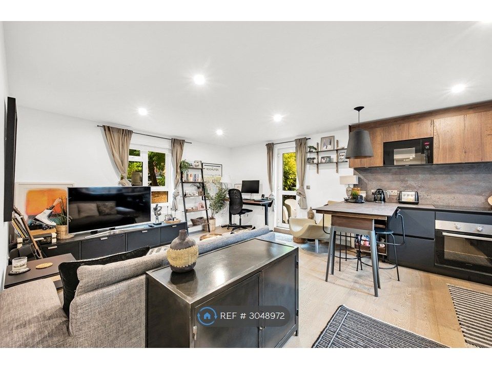 Property photo 2 of 31