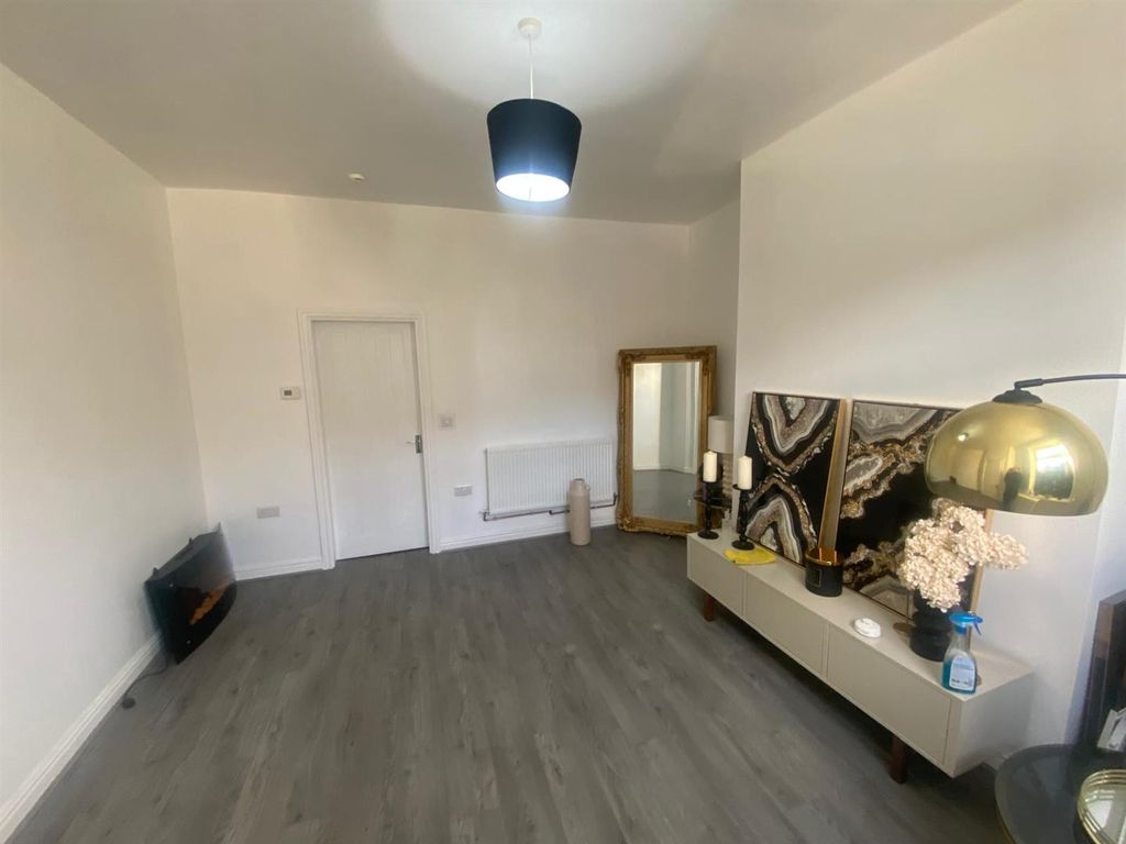 Property photo 2 of 10 Lounge