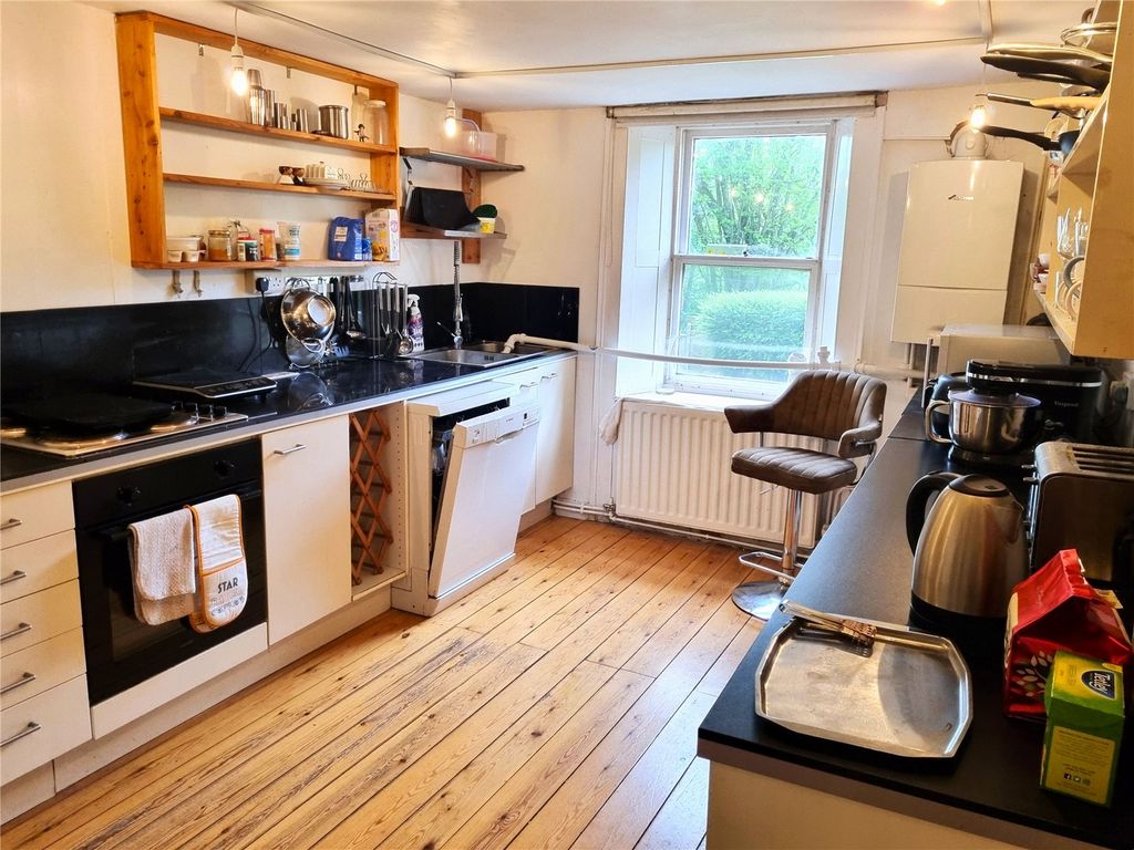Property photo 2 of 29 Picture No. 13