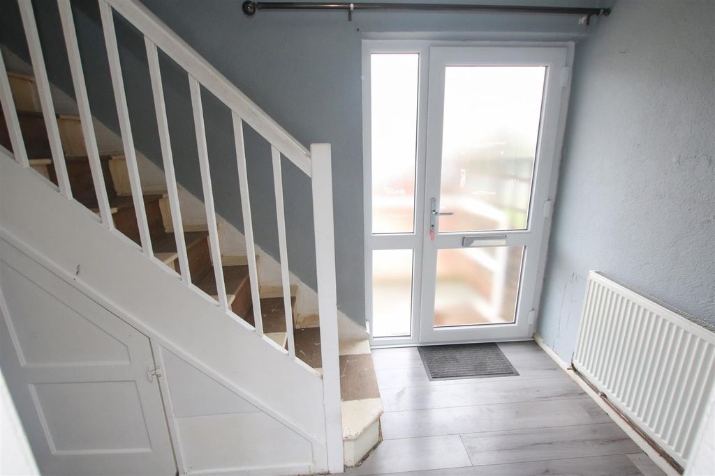 Property photo 1 of 13 Entrance Hall