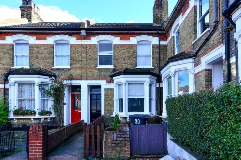 Property photo 1 of 3 Nelsons Are Proud To Present This Bright And Airy, Generously Proportioned Five-Bedroom House Situated Just Off Brixton Hill.