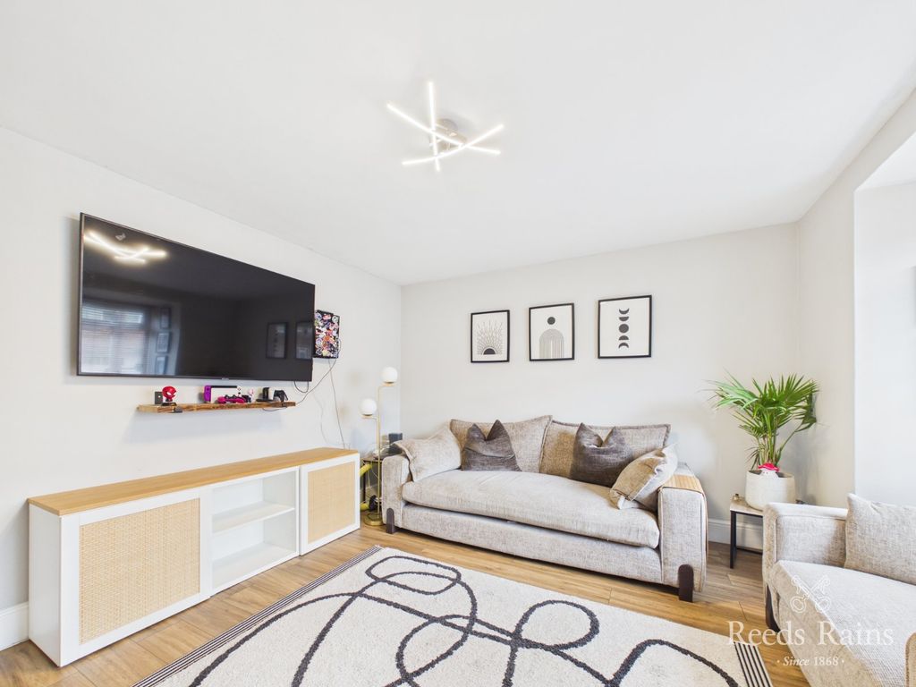 Property photo 3 of 25 Lounge