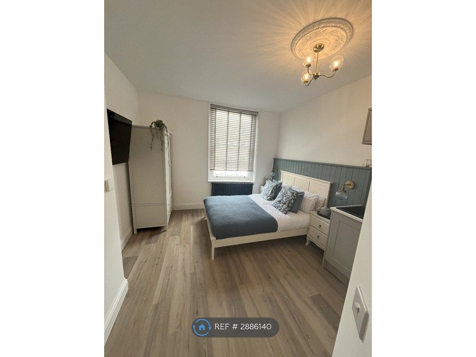 Property photo 1 of 23 Room 7