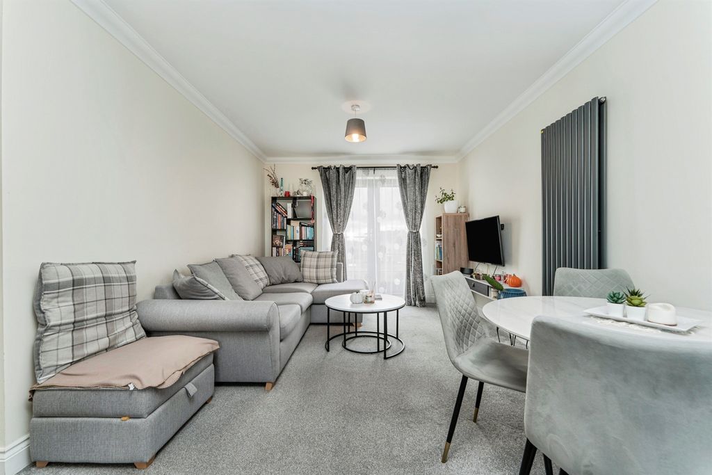 Property photo 3 of 11