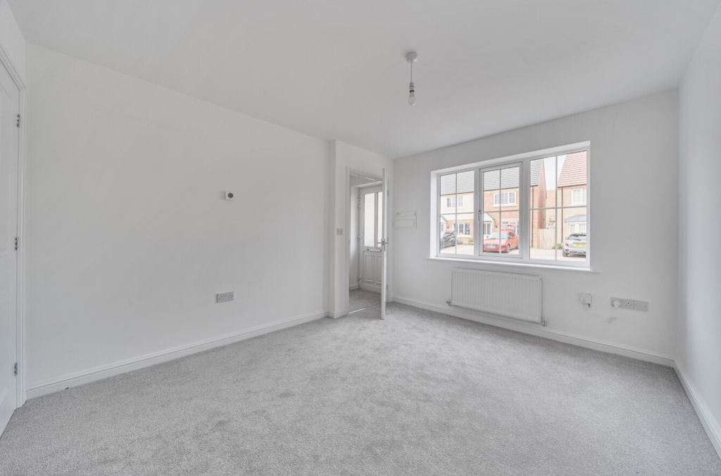 Property photo 3 of 14 1373801-1-6903Ab00A68Ec