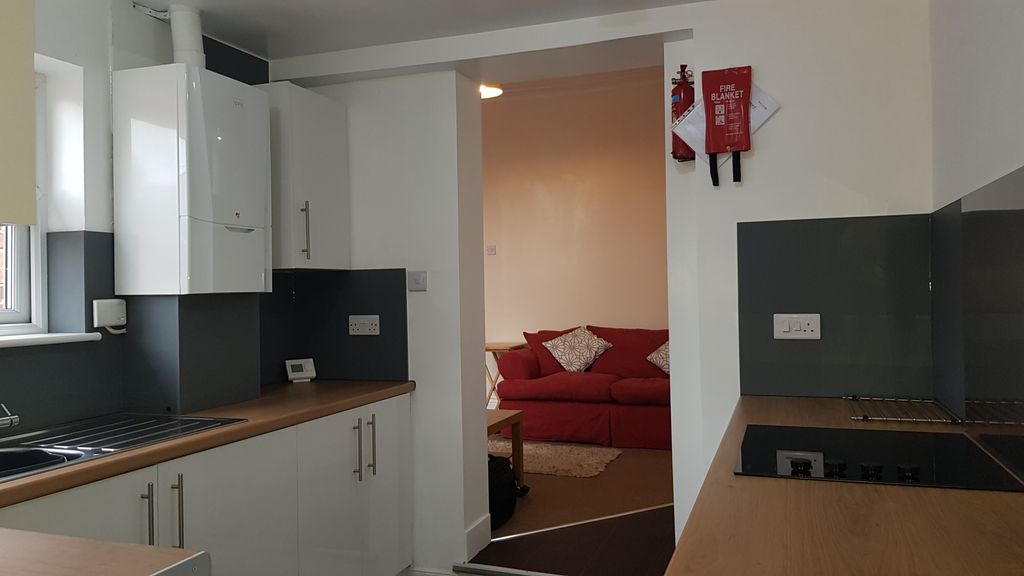 Property photo 3 of 12