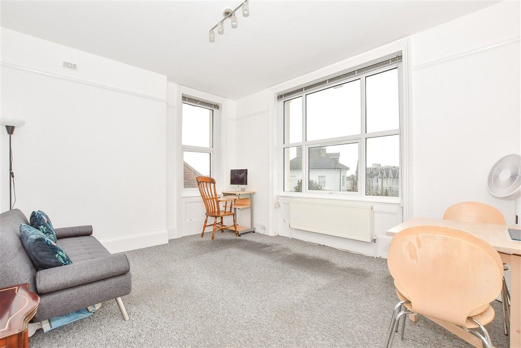 Property photo 3 of 8 Lounge/Diner