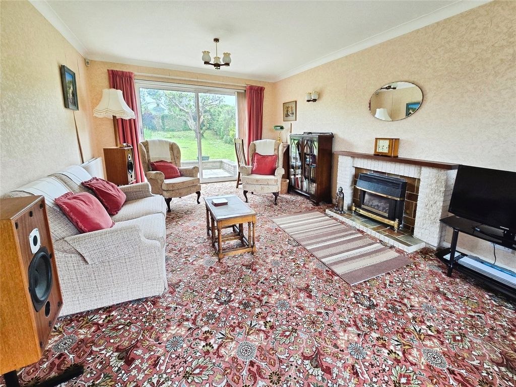 Property photo 3 of 18 Living Room