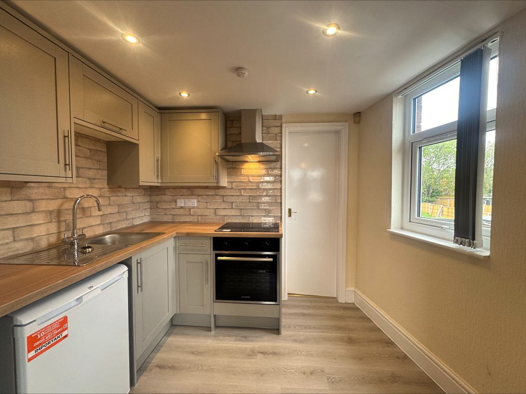 Property photo 3 of 6 Kitchen