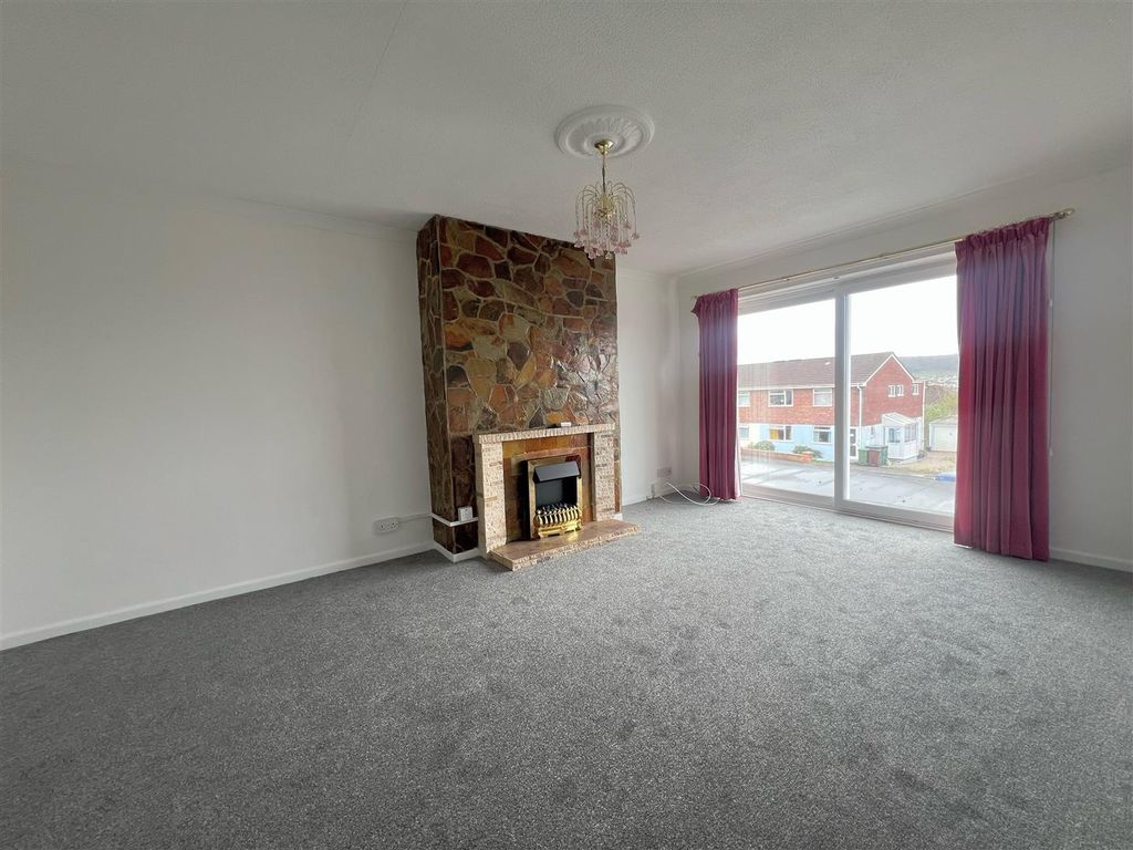 Property photo 2 of 19 Lounge/Diner