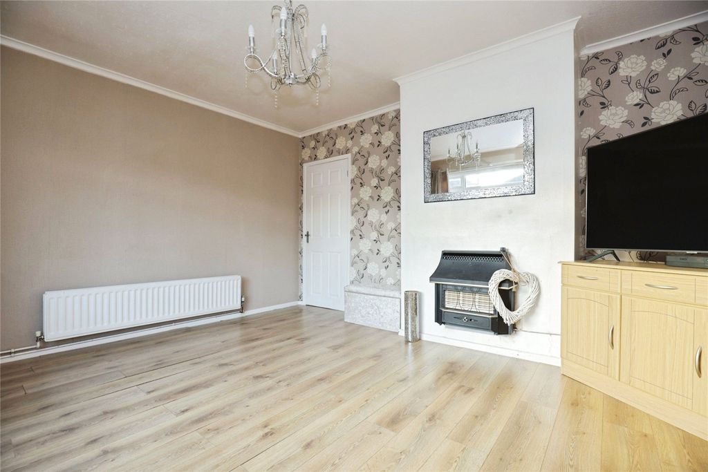 Property photo 3 of 17 Lounge