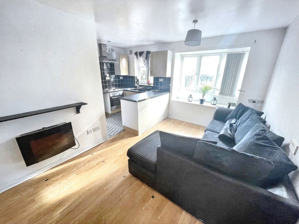 Property photo 3 of 6