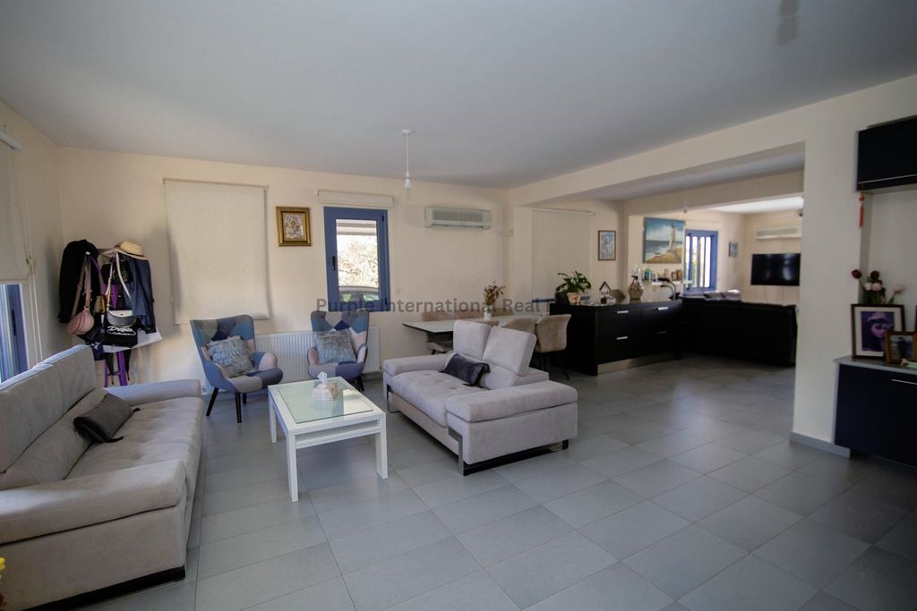 Property photo 2 of 28